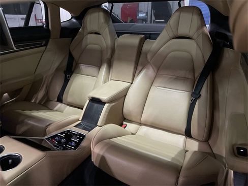 Used 2018 Porsche Panamera Turbo S Executive image 29
