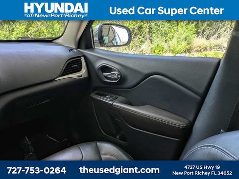 Used 2015 Jeep Cherokee Limited w/ Luxury Group FWD image 20