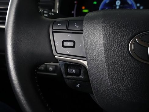 Used 2025 Toyota Camry SE image 35