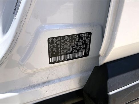 Certified 2025 Nissan Rogue SV FWD image 32