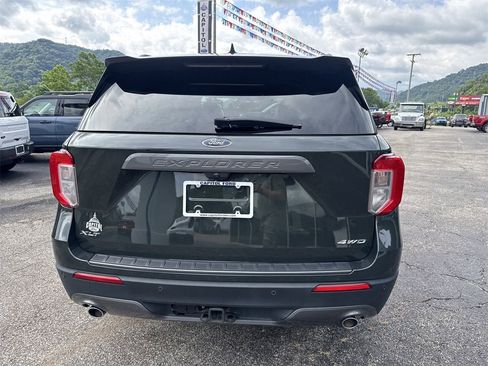 Used 2022 Ford Explorer XLT w/ Equipment Group 202A image 6