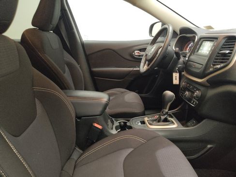 Used 2015 Jeep Cherokee Latitude FWD image 21