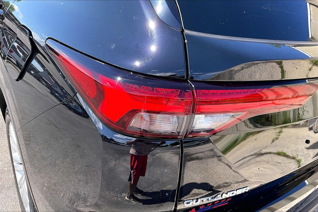 Used 2025 Mitsubishi Outlander ES AWD/4WD image 28
