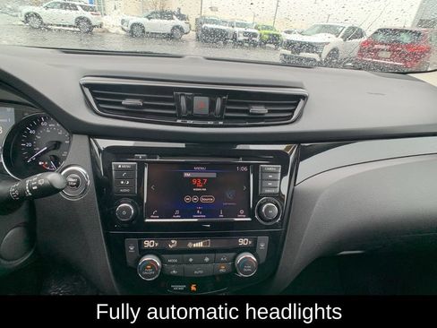 Used 2022 Nissan Rogue Sport SV w/ Technology Package AWD/4WD image 19