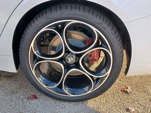 Used 2024 Alfa Romeo Giulia Veloce image 10