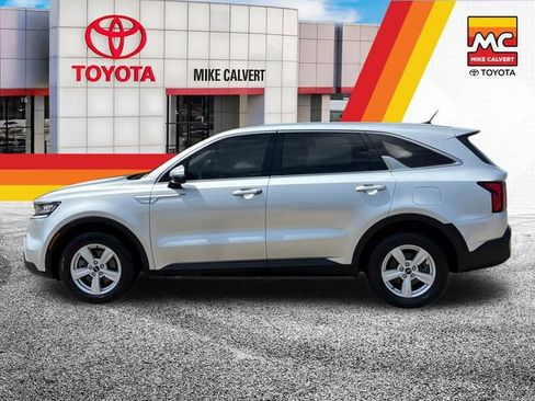 Used 2021 Kia Sorento LX FWD image 2