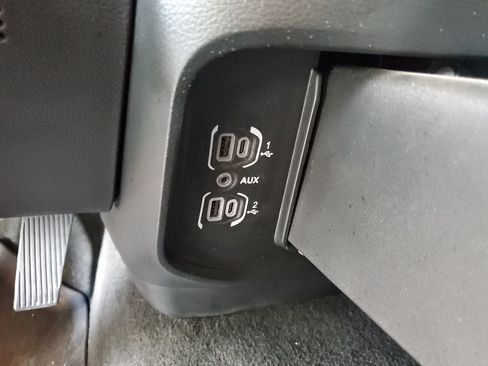 Certified 2024 RAM 1500 Big Horn RWD image 28