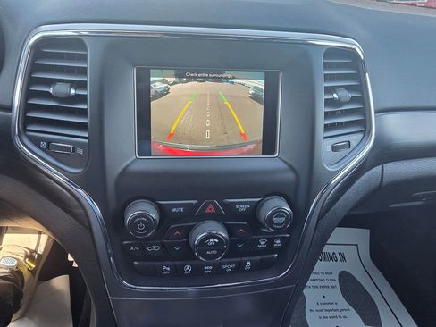 Used 2020 Jeep Grand Cherokee Laredo AWD/4WD image 15