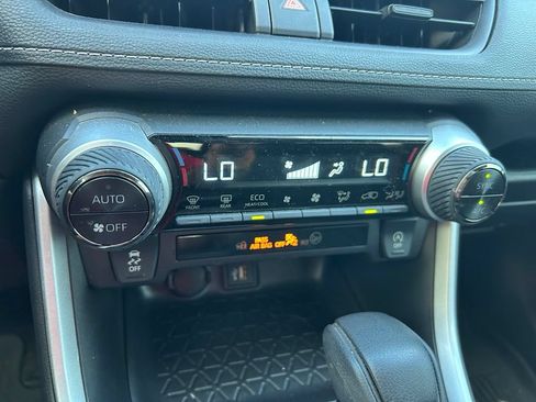 Certified 2025 Toyota RAV4 XLE FWD image 27