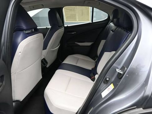 Used 2019 Lexus UX 200 w/ Premium Package FWD image 13