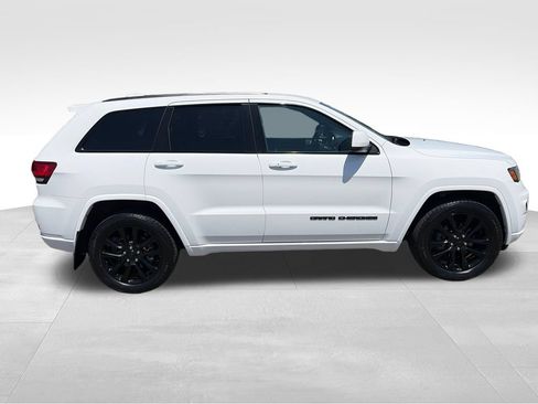 Used 2020 Jeep Grand Cherokee Altitude RWD image 6