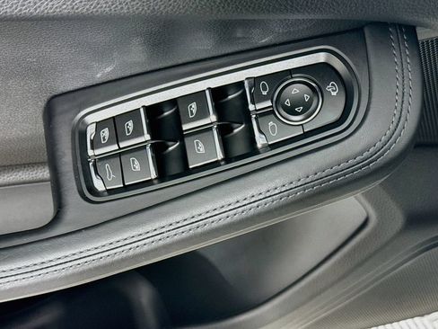 Certified 2023 Porsche Macan Turbo AWD/4WD image 19