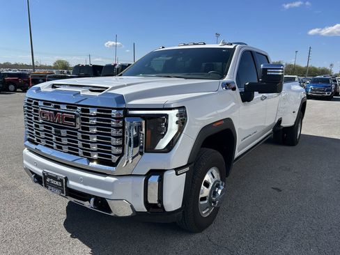 Used 2024 GMC Sierra 3500 Denali w/ Denali Reserve Package image 2