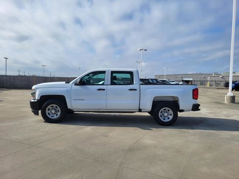 Used 2018 Chevrolet Silverado 1500 W/T w/ Trailering Package image 2