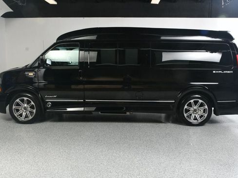 Used 2018 GMC Savana 2500 Extended w/ Enhanced Convenience Package RWD image 3