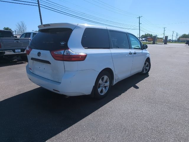 Used 2016 Toyota Sienna L FWD image 7