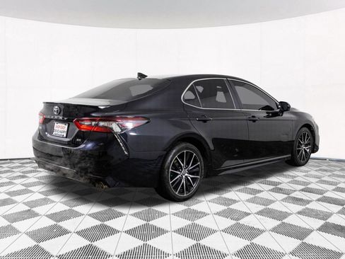 Used 2021 Toyota Camry SE image 16