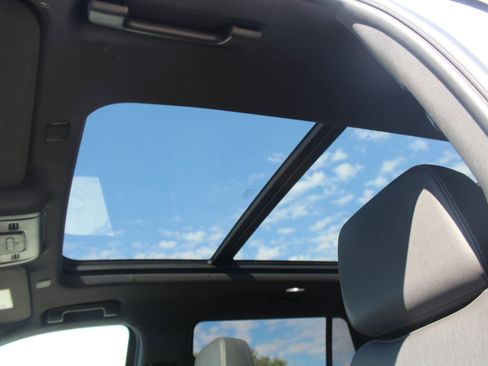 Used 2023 Chevrolet Tahoe Z71 w/ Z71 Off-Road Package image 14