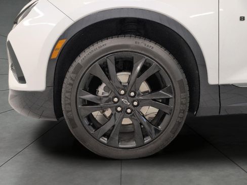 Used 2022 Chevrolet Blazer RS w/ Enhanced Convenience Package AWD/4WD image 3