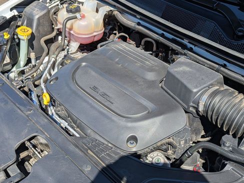 Used 2023 Chrysler Pacifica Touring-L FWD image 41