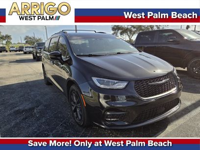 Used 2021 Chrysler Pacifica Touring-L w/ S Appearance Package