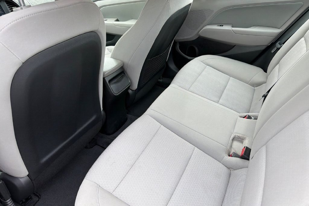 Used 2018 Hyundai Elantra Value Edition FWD image 9