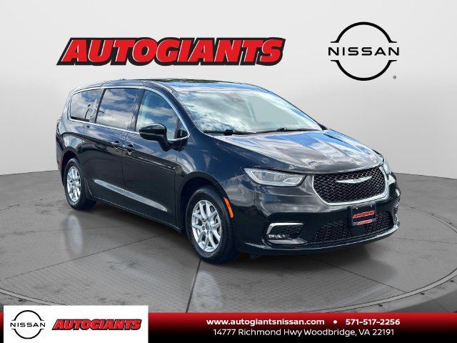 Used 2023 Chrysler Pacifica Touring-L FWD image 1