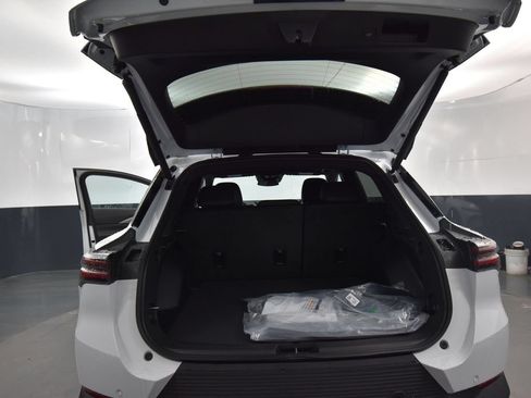 Used 2026 Chevrolet Equinox EV LT AWD/4WD image 12