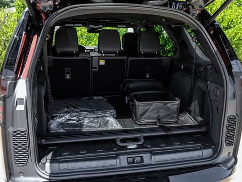 New 2026 Land Rover Discovery Limited Edition AWD/4WD image 70