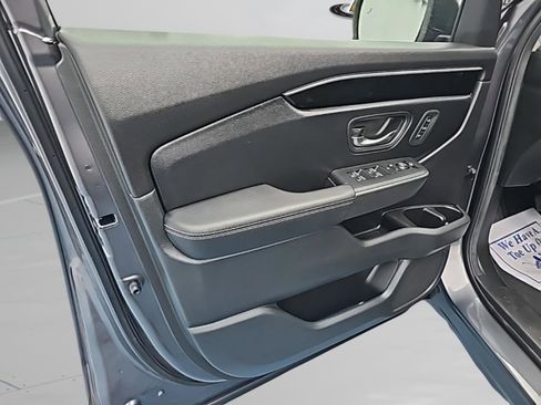 Used 2025 Honda Pilot EX-L image 18