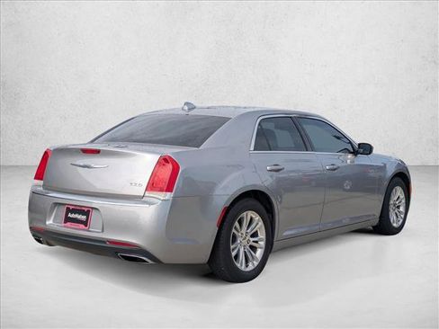 Used 2017 Chrysler 300 Limited image 5