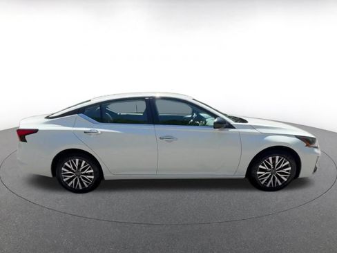 Used 2025 Nissan Altima 2.5 SV FWD image 16