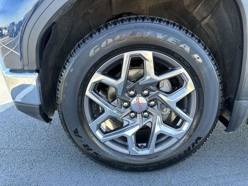 Used 2022 GMC Sierra 1500 SLT w/ SLT Premium Plus Package AWD/4WD image 16