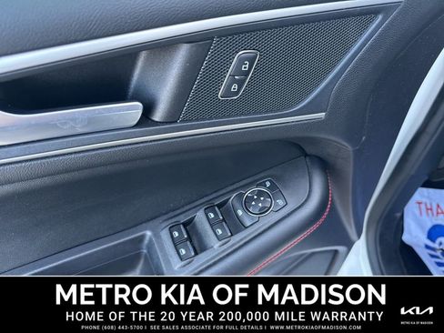 Used 2022 Ford Edge ST-Line w/ Cold Weather Package image 12