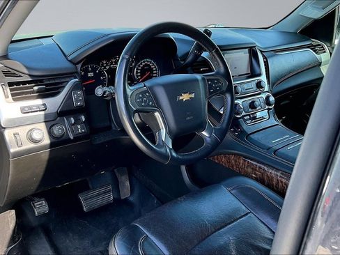 Used 2017 Chevrolet Suburban Premier AWD/4WD image 4