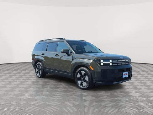 Used 2025 Hyundai Santa Fe SEL FWD image 2
