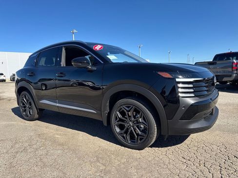 New 2026 Nissan Kicks SR image 8