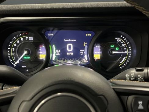 Used 2024 Jeep Wrangler Unlimited image 14