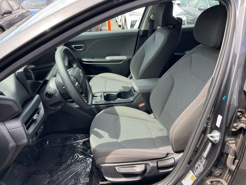 Used 2025 Kia K4 LXS image 36