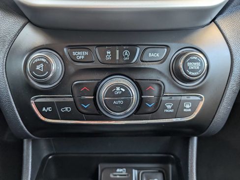 Used 2015 Jeep Cherokee Limited w/ Luxury Group image 17