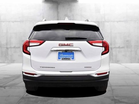 Used 2024 GMC Terrain SLT image 6