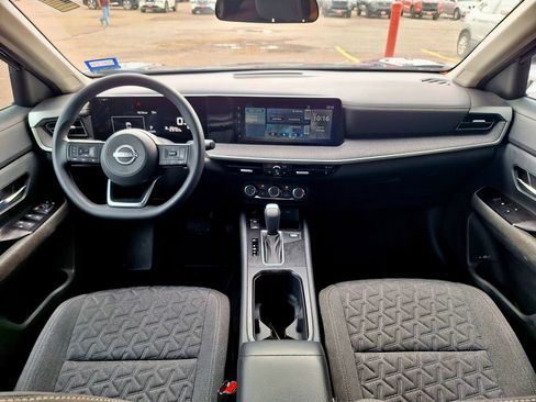 Used 2025 Nissan Kicks SV FWD image 16