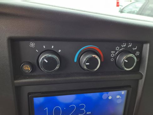 Used 2024 Chevrolet Express 3500 LT w/ LT Preferred Equipment Group RWD image 8