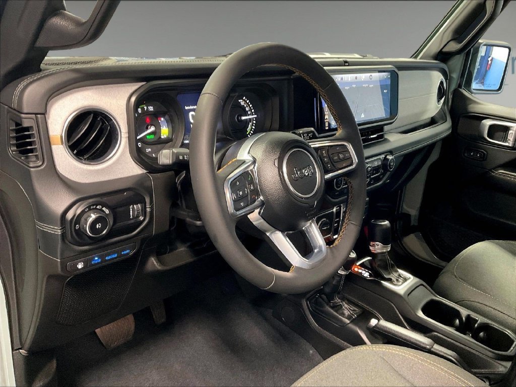 Used 2024 Jeep Wrangler Unlimited Sahara w/ Technology Group AWD/4WD image 8