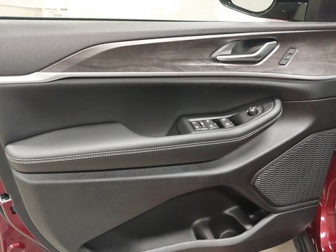 New 2025 Jeep Grand Cherokee L Limited image 24