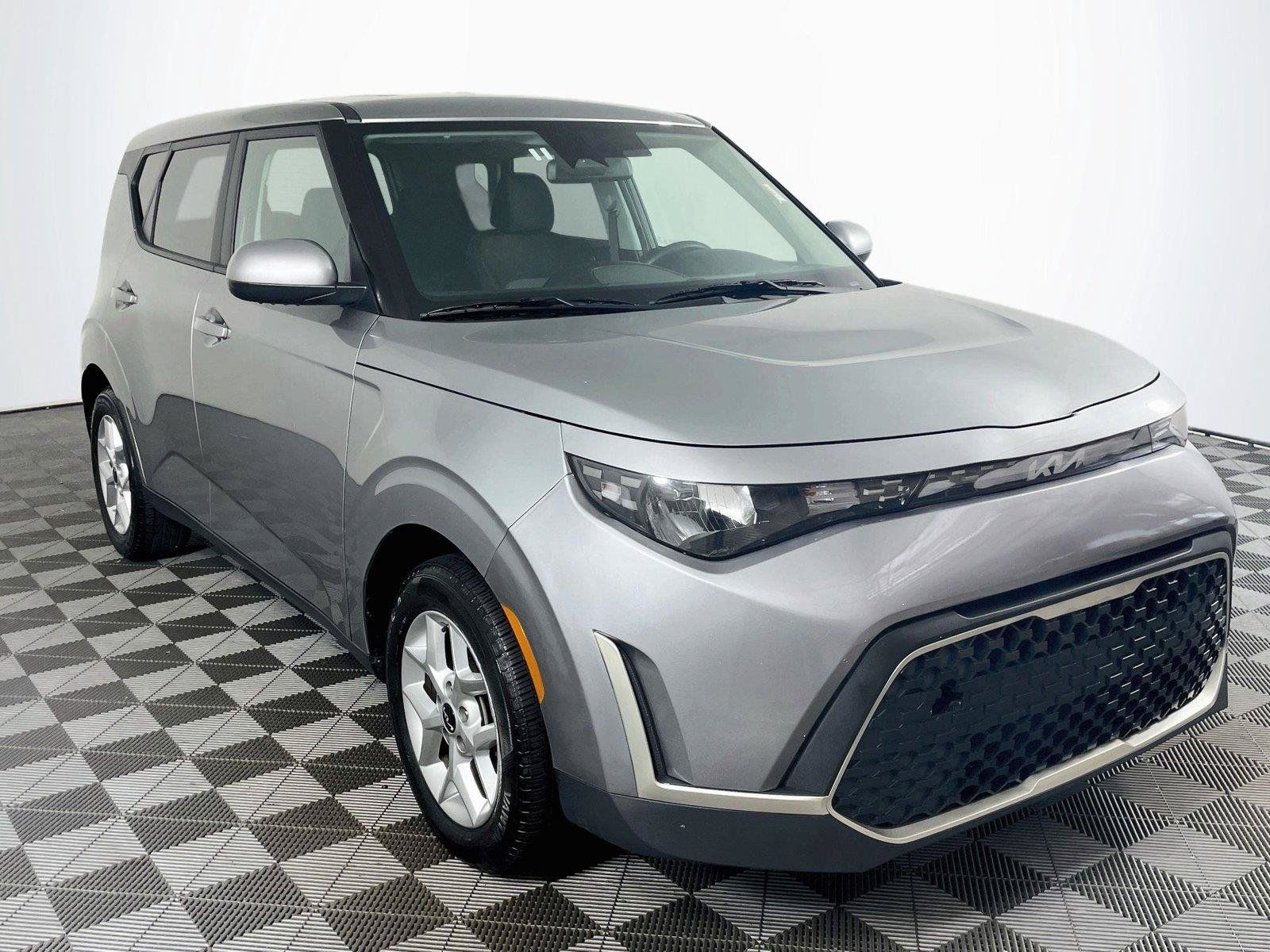 Certified 2025 Kia Soul LX w/ LX Technology Package FWD image 1