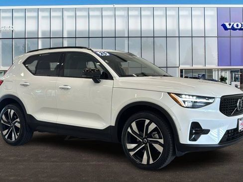 Used 2025 Volvo XC40 B5 Ultra AWD/4WD image 1