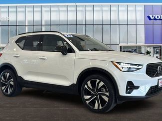 Used 2025 Volvo XC40 B5 Ultra AWD/4WD video 1