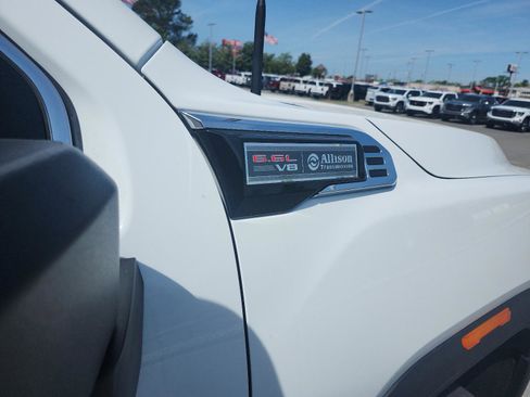 New 2026 GMC Sierra 2500 SLE w/ SLE Value Package; image 8
