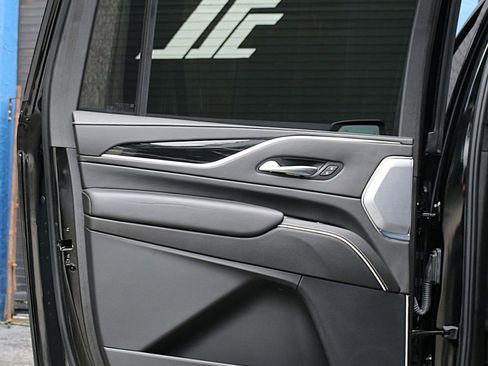 Used 2024 Cadillac Escalade ESV V AWD/4WD image 25
